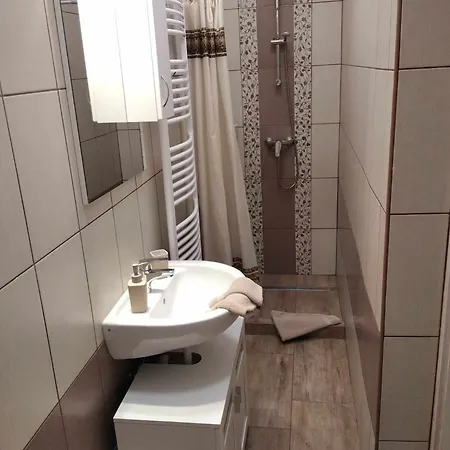 Esze Vendegszoba アパート タタ