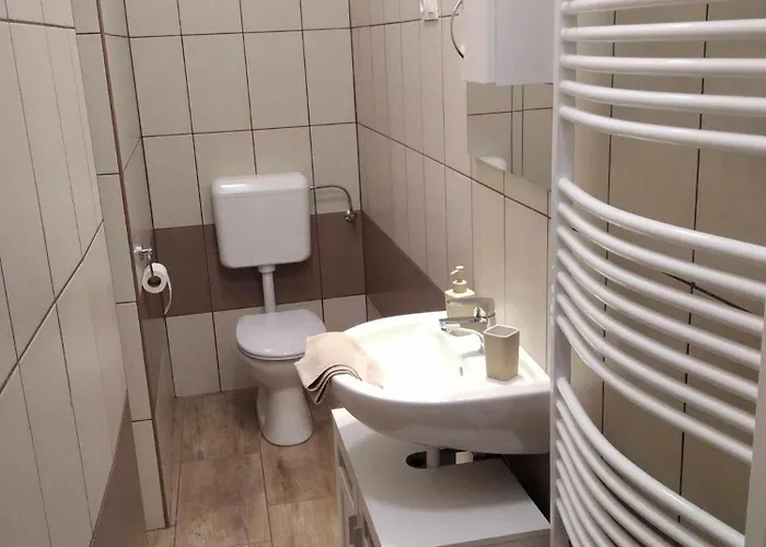 Lägenhet Esze Vendegszoba Tata