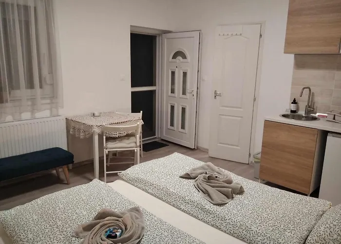 Lägenhet Esze Vendegszoba *